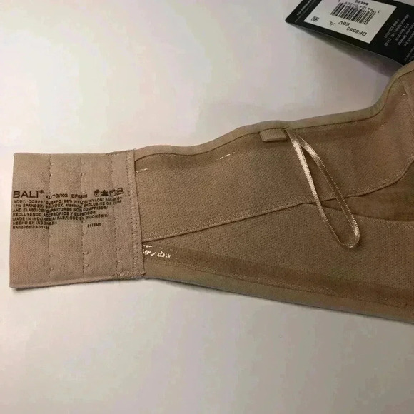Bali Cool Comfort Fabric Flex Fit Bra size XL Light Beige 7 ways to wear NWT - Picture 10 of 12